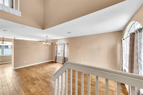 House in Pembroke Pines, Florida 3 bedrooms, 165.74 sq.m. № 1942186 - photo 5