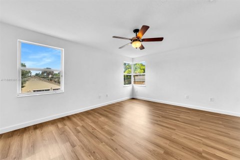 House in Pembroke Pines, Florida 3 bedrooms, 165.74 sq.m. № 1942186 - photo 28