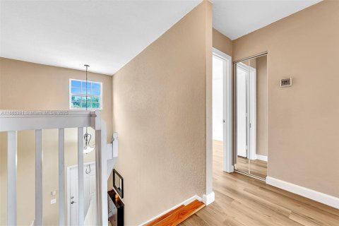 House in Pembroke Pines, Florida 3 bedrooms, 165.74 sq.m. № 1942186 - photo 27