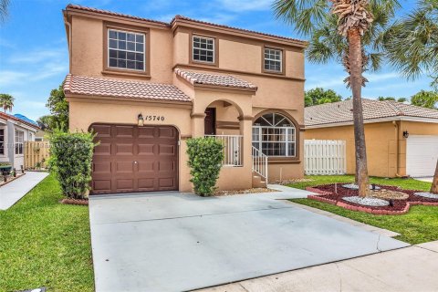 House in Pembroke Pines, Florida 3 bedrooms, 165.74 sq.m. № 1942186 - photo 4