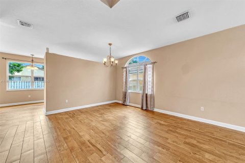 Casa en alquiler en Pembroke Pines, Florida, 3 dormitorios, 165.74 m2 № 1942186 - foto 6