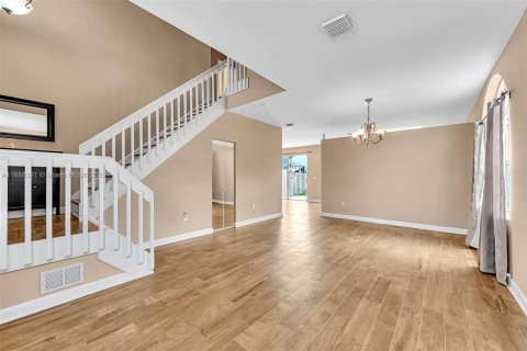 House in Pembroke Pines, Florida 3 bedrooms, 165.74 sq.m. № 1942186 - photo 8