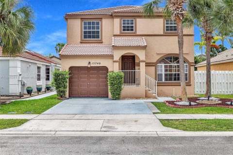 House in Pembroke Pines, Florida 3 bedrooms, 165.74 sq.m. № 1942186 - photo 3
