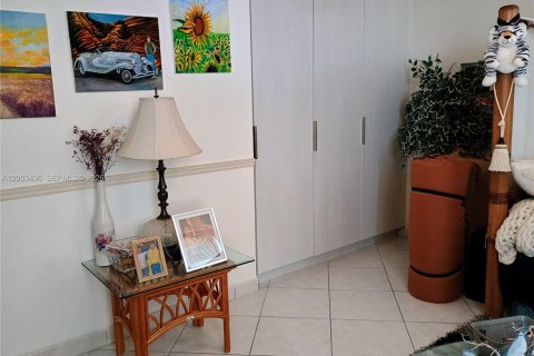 Copropriété à vendre à Hallandale Beach, Floride: 2 chambres, 107.02 m2 № 2066805 - photo 12