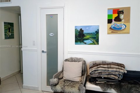 Copropriété à vendre à Hallandale Beach, Floride: 2 chambres, 107.02 m2 № 2066805 - photo 10
