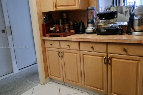 Copropriété à vendre à Hallandale Beach, Floride: 2 chambres, 107.02 m2 № 2066805 - photo 16
