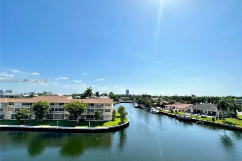 Condo in Hallandale Beach, Florida, 2 bedrooms  № 2066805