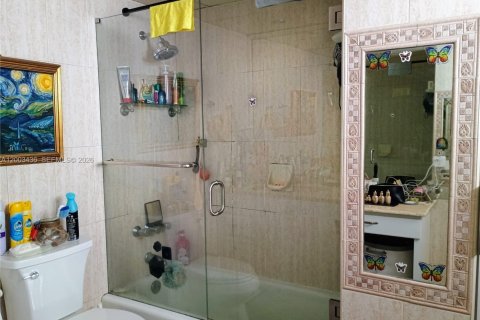 Copropriété à vendre à Hallandale Beach, Floride: 2 chambres, 107.02 m2 № 2066805 - photo 14