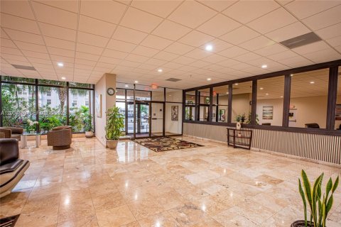 Copropriété à vendre à Hallandale Beach, Floride: 2 chambres, 107.02 m2 № 2066805 - photo 8