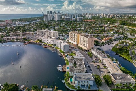 Copropriété à vendre à Hallandale Beach, Floride: 2 chambres, 107.02 m2 № 2066805 - photo 6