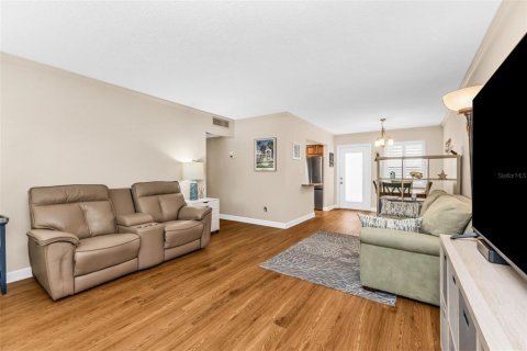 Condo in Venice, Florida, 2 bedrooms  № 2426985 - photo 9