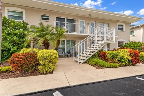 Condo in Venice, Florida, 2 bedrooms  № 2426985 - photo 2