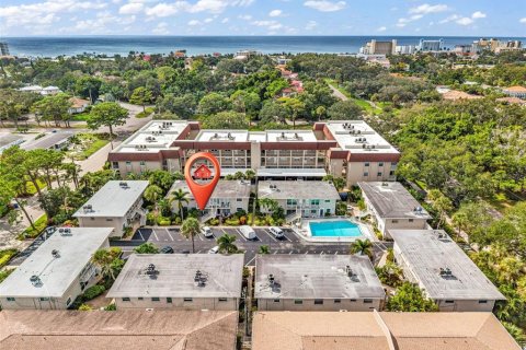 Condo in Venice, Florida, 2 bedrooms  № 2426985 - photo 27
