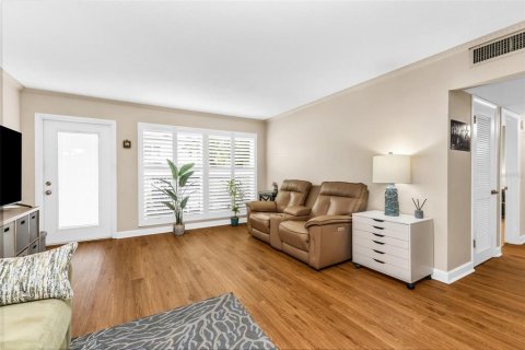 Condo in Venice, Florida, 2 bedrooms  № 2426985 - photo 8