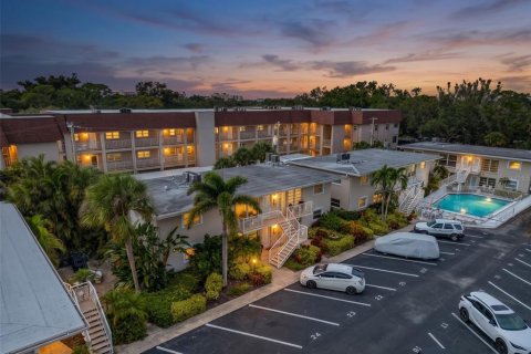 Condo in Venice, Florida, 2 bedrooms  № 2426985 - photo 30
