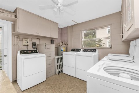 Condo in Venice, Florida, 2 bedrooms  № 2426985 - photo 25