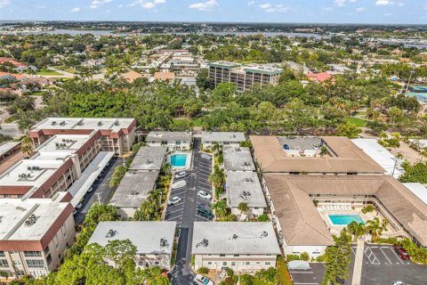 Condo in Venice, Florida, 2 bedrooms  № 2426985 - photo 29