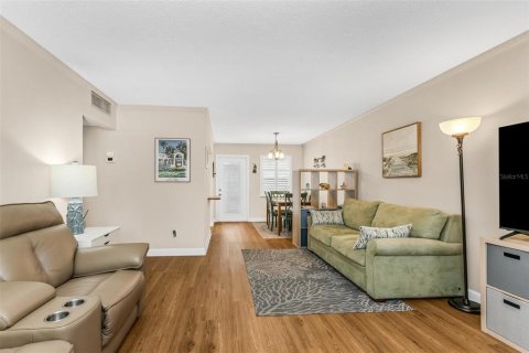 Condo in Venice, Florida, 2 bedrooms  № 2426985 - photo 5