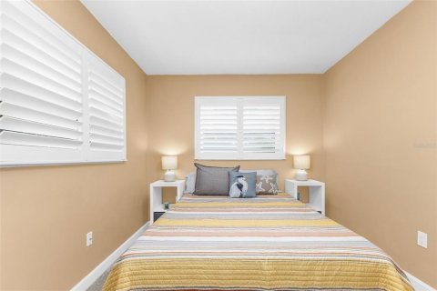 Condo in Venice, Florida, 2 bedrooms  № 2426985 - photo 23