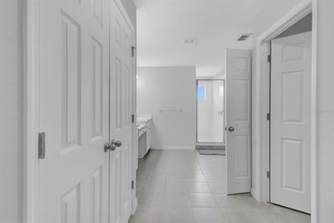 House in Davenport, Florida 4 bedrooms, 228.54 sq.m. № 1767750 - photo 24
