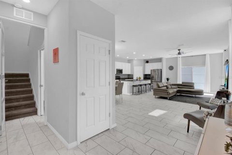 House in Davenport, Florida 4 bedrooms, 228.54 sq.m. № 1767750 - photo 7