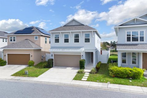 House in Davenport, Florida 4 bedrooms, 228.54 sq.m. № 1767750 - photo 2