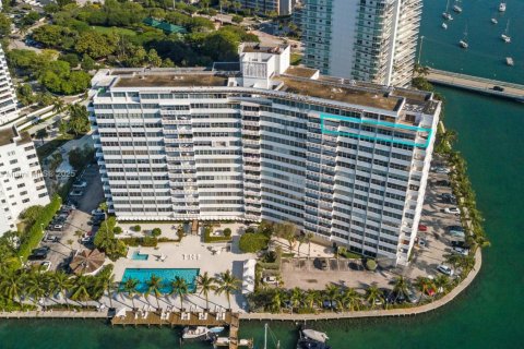 Condominio en alquiler en Miami Beach, Florida, 2 dormitorios, 130.34 m2 № 1921077 - foto 17