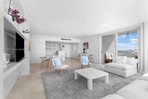 Condominio en alquiler en Miami Beach, Florida, 2 dormitorios, 130.34 m2 № 1921077 - foto 3