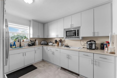 Купить виллу или дом в Майами, Флорида 3 спальни, 120.49м2, № 1950794 - фото 16