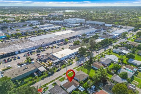 Купить виллу или дом в Майами, Флорида 3 спальни, 120.49м2, № 1950794 - фото 12