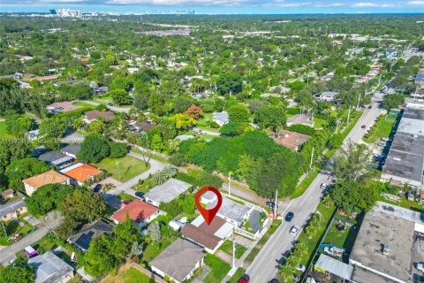 Купить виллу или дом в Майами, Флорида 3 спальни, 120.49м2, № 1950794 - фото 10