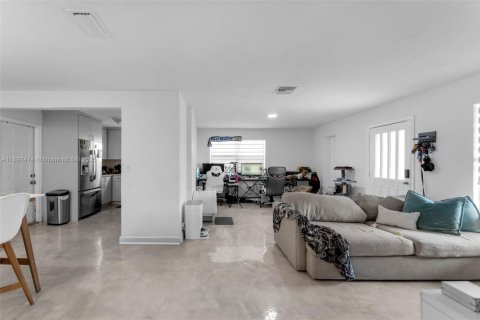 Купить виллу или дом в Майами, Флорида 3 спальни, 120.49м2, № 1950794 - фото 17