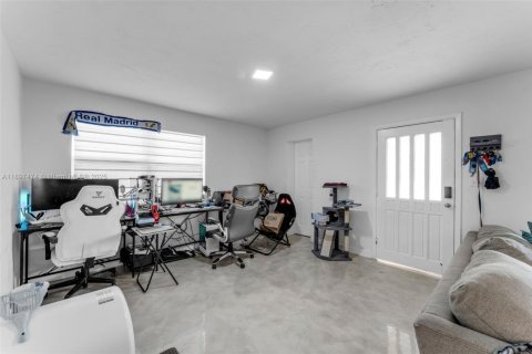 Купить виллу или дом в Майами, Флорида 3 спальни, 120.49м2, № 1950794 - фото 21