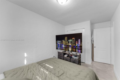 House in Miami, Florida 3 bedrooms, 120.49 sq.m. № 1950794 - photo 1