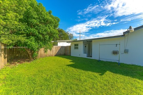 House in Miami, Florida 3 bedrooms, 120.49 sq.m. № 1950794 - photo 4