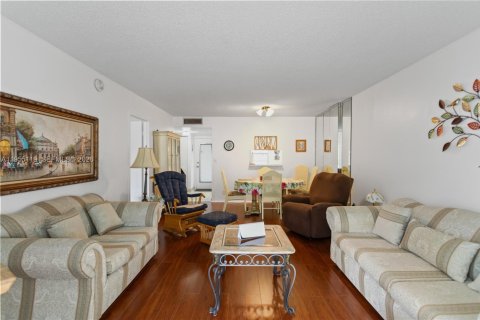 Copropriété à vendre à Lauderdale Lakes, Floride: 1 chambre, 65.5 m2 № 2010962 - photo 10