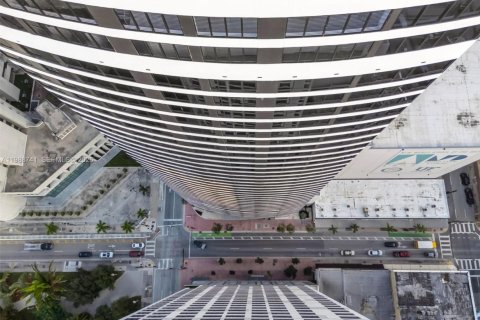 Condo in Miami, Florida, 1 bedroom  № 2240677 - photo 3