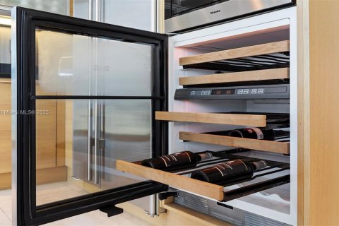 Condo in Miami Beach, Florida, 3 bedrooms  № 2022958 - photo 16