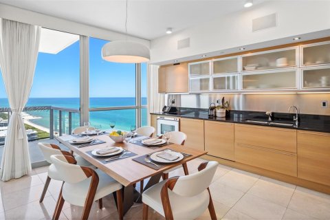 Condo in Miami Beach, Florida, 3 bedrooms  № 2022958 - photo 12