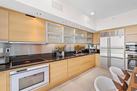 Condo in Miami Beach, Florida, 3 bedrooms  № 2022958 - photo 17