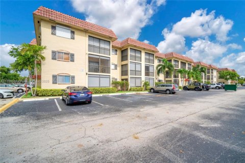 Condo in Pompano Beach, Florida, 1 bedroom  № 1862785 - photo 11