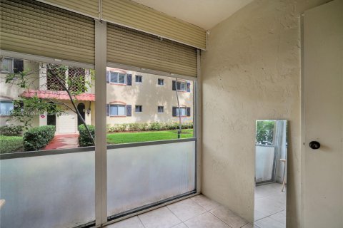 Condo in Pompano Beach, Florida, 1 bedroom  № 1862785 - photo 5