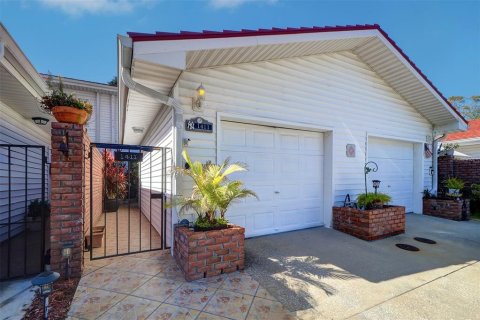 Townhouse in Largo, Florida 2 bedrooms, 104.05 sq.m. № 1541223 - photo 2