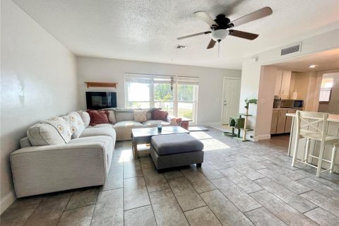House in Port Charlotte, Florida 2 bedrooms, 105.44 sq.m. № 1744751 - photo 5