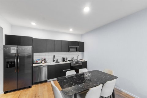 Condo in Miami, Florida, 1 bedroom  № 1748741 - photo 6