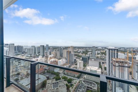 Condo in Miami, Florida, 1 bedroom  № 1748741 - photo 1
