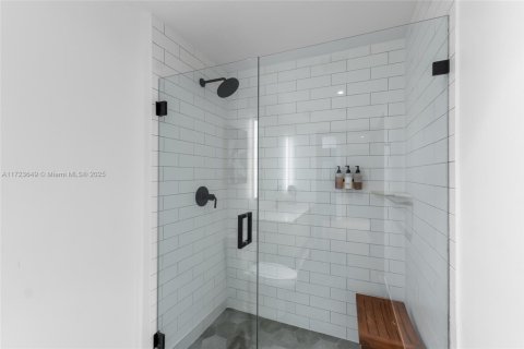Condo in Miami, Florida, 1 bedroom  № 1748741 - photo 22