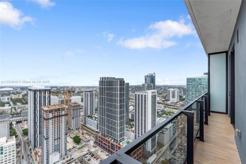 Condo in Miami, Florida, 1 bedroom  № 1748741 - photo 2
