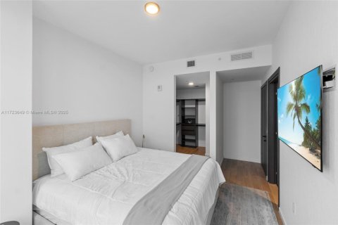 Condo in Miami, Florida, 1 bedroom  № 1748741 - photo 18