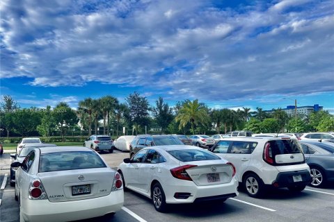 Condo in Hollywood, Florida, 2 bedrooms  № 1463776 - photo 19